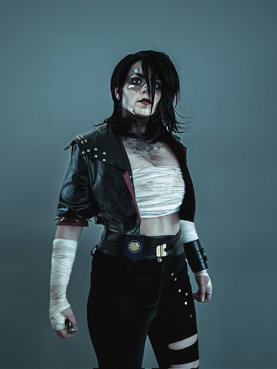 Say hello to Vi Pitfighter (or Emo) ! 🖤 
Cosplay from #ezcosplay 

#arcane #ArcaneSeason2 #arcanevi #vicosplay #LeagueOfLegends