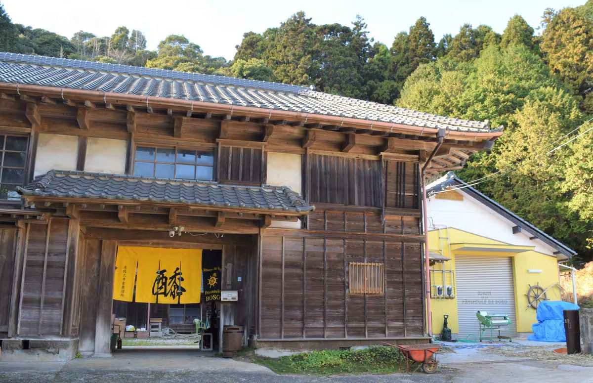 RiverCityLiquor's tweet photo. Exciting news from Peninsule de Boso and Chiba University! They're crafting Japan's first high-ester rum, designed to capture unique tropical aromas and gain international acclaim. Stay tuned for this innovative spirit! 🥃✨ #Rum #CraftDistilling #Japan #Innovation #BosoPeninsula https://t.co/8lLThVg2t5