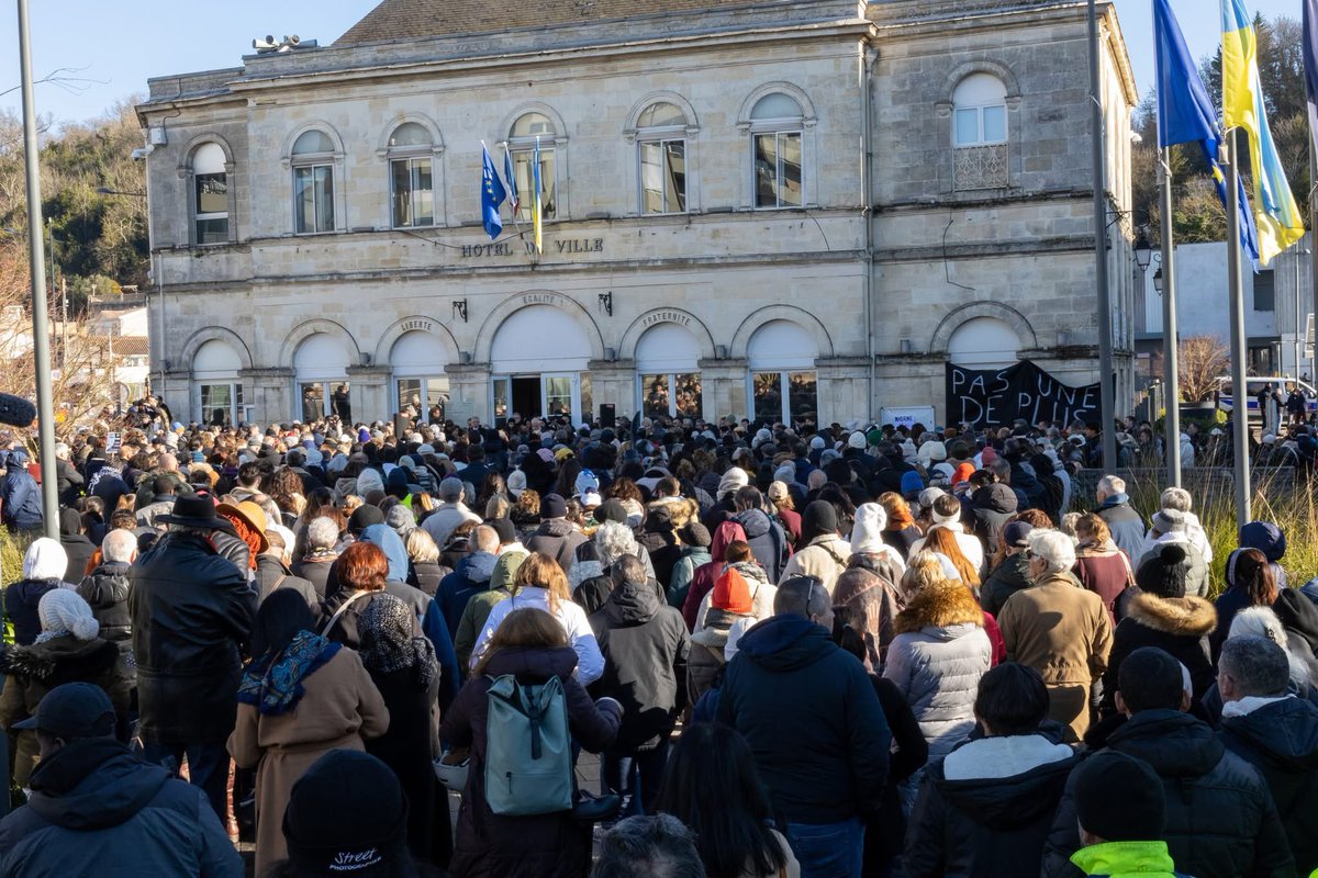 Ce midi, nous rendions hommage à Nasrine, Cenonnaise et agente municipale victime d'un féminicide jeudi dernier. 🕊️

Nos pensées émues accompagnent sa famille et ses proches qui traversent cette épreuve tragique.