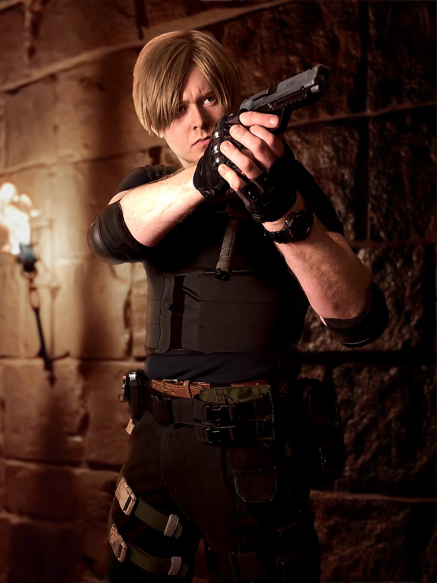 LakeKSteel's tweet photo. "You talk too much."
Leon when he fights Salazar was a great moment from RE4R https://t.co/H8UrDQrSBc