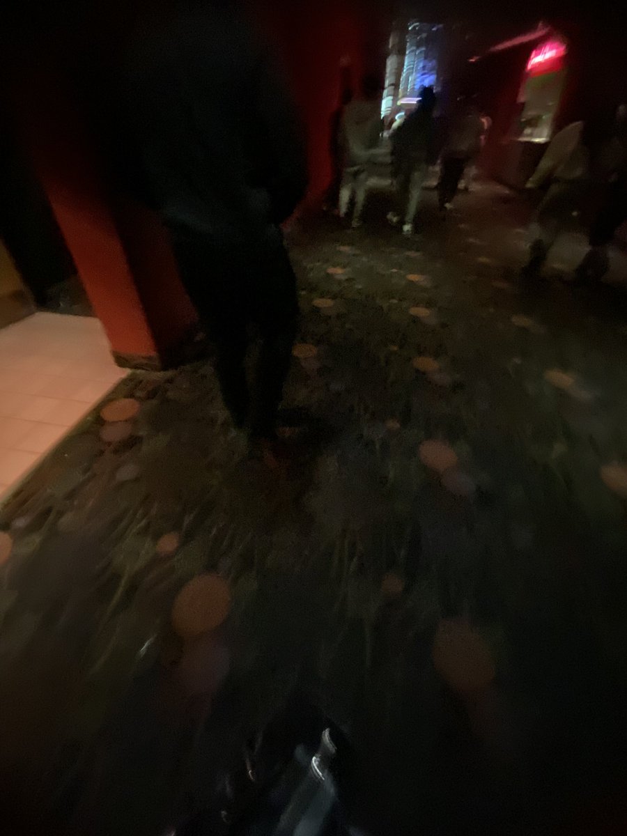 Jaylaamaree's tweet photo. A 🥷🏽 can’t hide the fact that he a hoe all at the movies with his hoodie on like who hiding from🤨😂 

#fyp #viral #Cheaters https://t.co/vosrTINfWX