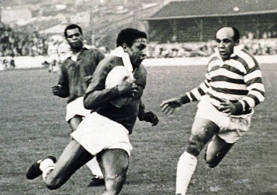 Three legendary Cardiff boys in this photograph with Hull KRs Clive Sullivan and Colin Dixon with Wigan’s Billy Boston. ⁦@WalesRugbyL⁩ ⁦@RLCares⁩ ⁦@WiganWarriorsRL⁩ ⁦@hullkrofficial⁩ ⁦@ciacsRFC⁩ https://t.co/mmN2AMsTpD