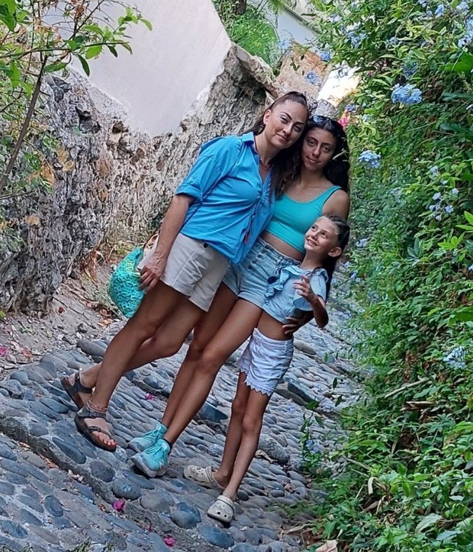 Sadece çaldığınız geleceğin değil, yaptıklarınızın da hesabını vereceksiniz. Kısasa kısas olması iyi olurdu sizin gibi itlere, ama devlet eliyle adalete inandık. Devlet de adaleti sağlamışmış gibi yol çıkardı buralara. Hangi yüzle? Bakın yüzüme de deyin bizden bu kadar, biz buyuz