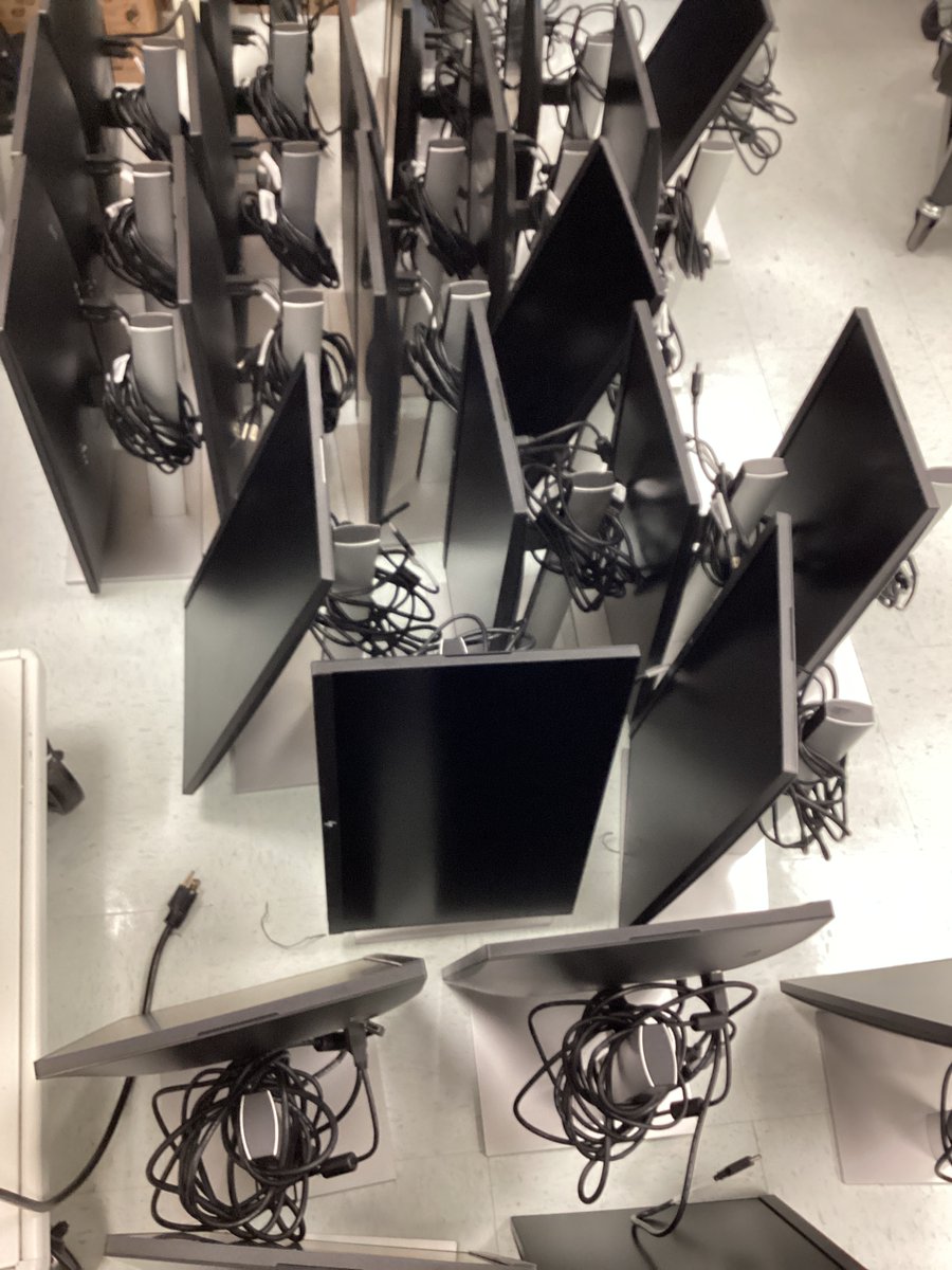 JMendiola7's tweet photo. Itโs been busy, but getting new technology is well underway at the campus. Out with the old technology to make room for the new technology. @NISDMichael #nisdtss https://t.co/HaLFi5lKKr