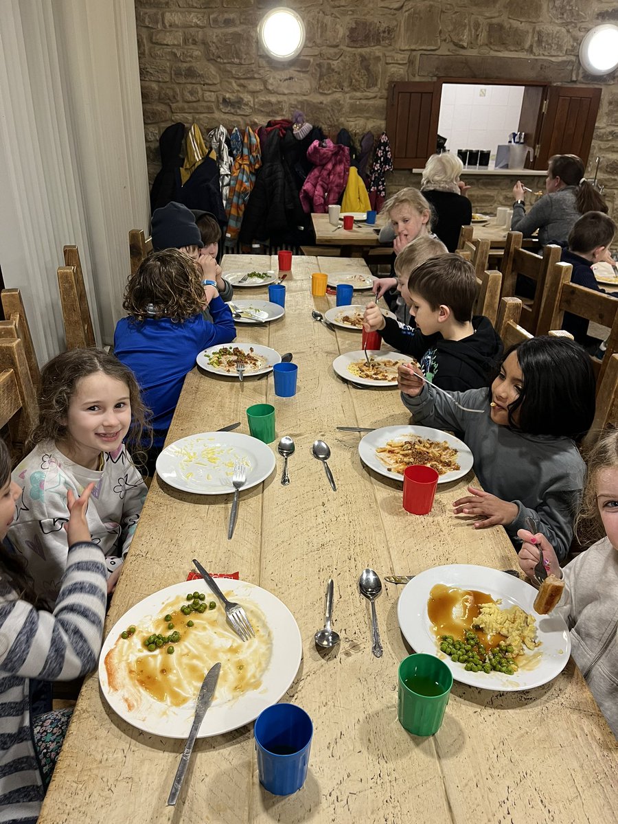 MsKoerbersClass's tweet photo. Lots of clean plates this evening! The children have enjoyed warming up with some delicious food after being out in the snow all afternoon! https://t.co/m8DgUHSied