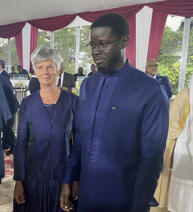 saxen_anu's tweet photo. Honorée d’avoir eu au nom de @Finland_Senegal l’occassion de presenter des meilleurs voeux à l’année 2025 au Président @PR_Senegal et tous les sénégalaises et sénégalais. https://t.co/RBKqT5cIxS