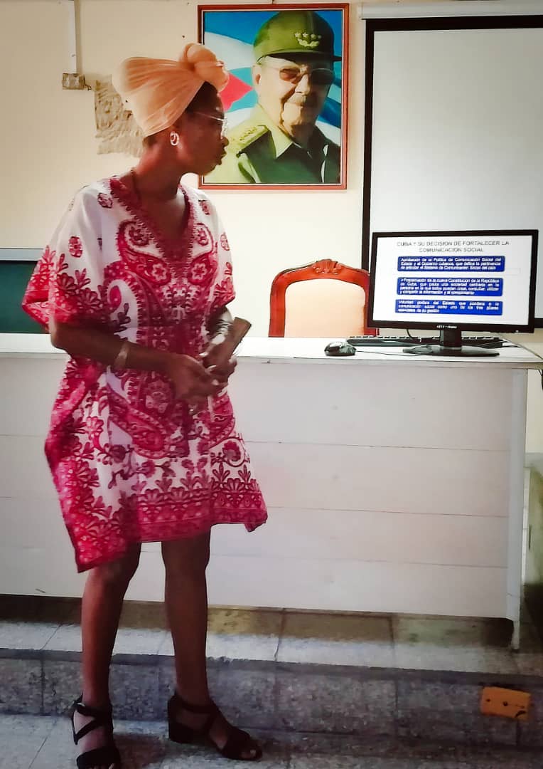 lisaneth205's tweet photo. Rememorar a Celia Sánchez🌺 es verla en cada joven cubana, en cada heroína q se despierta temprano a cautivar con sus sueños la semilla del futuro. 
#CeliaSánchez
#EjércitoDeCelias
#SantiagoDeCuba
#DICS https://t.co/fyEWS5sJkP