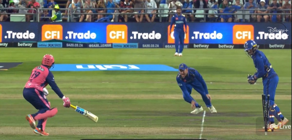 DKFANFOREVER's tweet photo. WHAT NONSENSE IS THIS?!????
FORTUIN SHOULD HAVE SACRIFICED HIS WICKET!!!!!
DK was the only hope πππ
You tried your best sir, and we are sure you'll make wonders in the upcoming games π€π»π©·π©·
Dinesh Karthik gone for 2(6) ππ
#MICTvsPR https://t.co/q9JojIsPwx