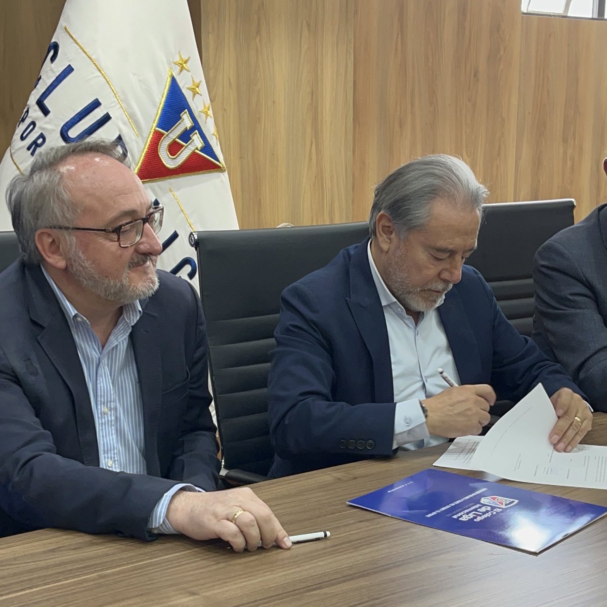 ¡GRANDES NOTICIAS! 🤩 ⚽️ ✍🏼 

<a href="/UNIRuniversidad/">Universidad Internacional de La Rioja (UNIR)</a> y el Colegio de <a href="/LDU_Oficial/">LDU Oficial</a> Internacional, suscribieron el convenio interinstitucional, a través del cual se otorgarán beneficios importantes para los docentes y personal administrativo.

🗣️El Dr. Isaac Álvarez, presidente de #LDU,