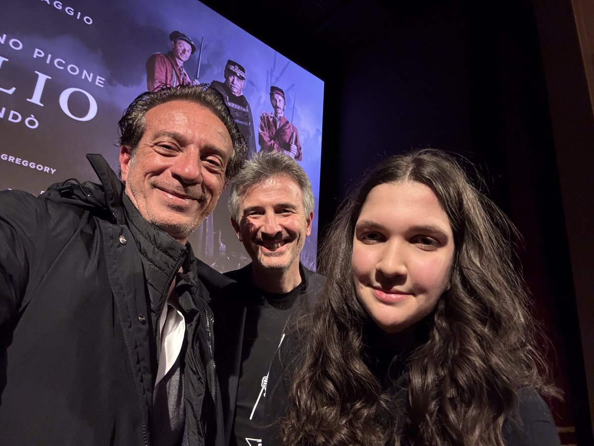 BeatriceBonvent's tweet photo. ♥️Questo film è un capolavoro me ne sono già innamorata🥰Non vedo l’ora che lo vedano tutti pk questo è il vero cinema italiano✨👏🏻
Complimenti ai miei amici Salvo e Vale, a Toni, a Roberto e a tutti☺️mi mancate già 😍❤️

#labbaglio #anteprima @FicarraePicone 😘😘 https://t.co/yQgciaPpIx