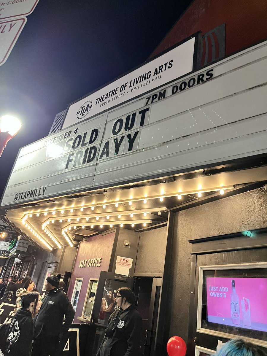 er_niece's tweet photo. @fridayy Still My Favorite Concert I Went To By Far 🎈🫶🏿🎈🫶🏿 https://t.co/GKC0vaaR5y