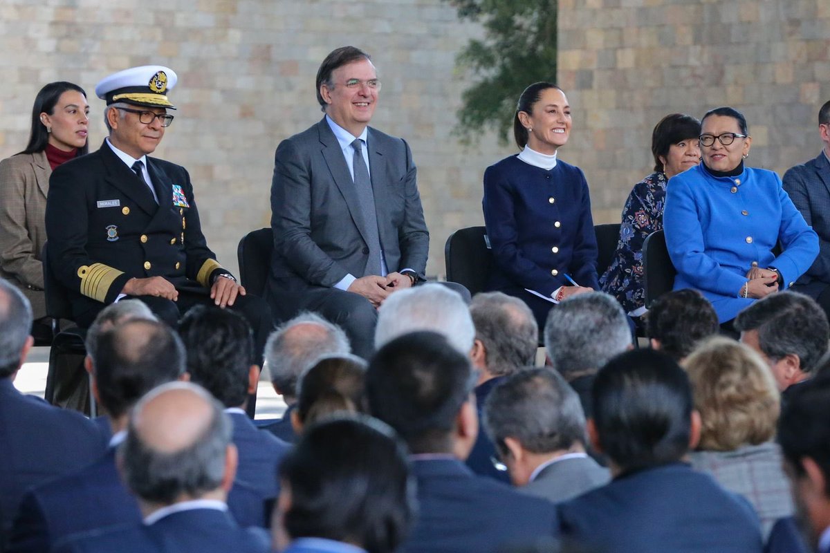 m_ebrard's tweet photo. Hoy presentó la Presidenta Claudia Sheinbaum el Plan México, la carta de navegación de nuestro país para llegar a buen puerto. Qué, cómo, quién, cuánto y dónde con dos mil proyectos registrados por 277 mil millones de dólares de inversión nacional y extranjera. https://t.co/f5Q7oEosNg