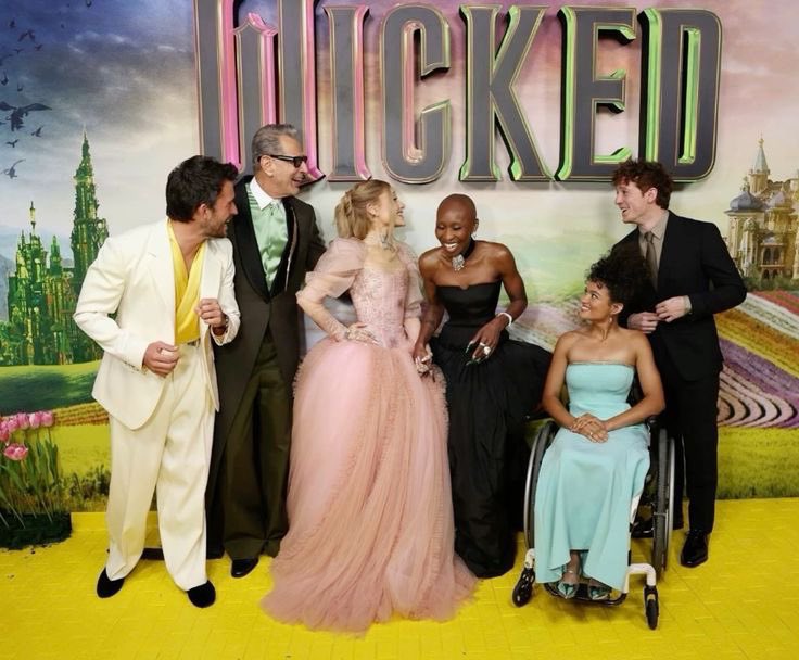 pandoralover_20's tweet photo. how google sees the wicked cast VS how pinterest sees them A thread  🧙‍♀️🧹💕 https://t.co/Y0QQGffppZ