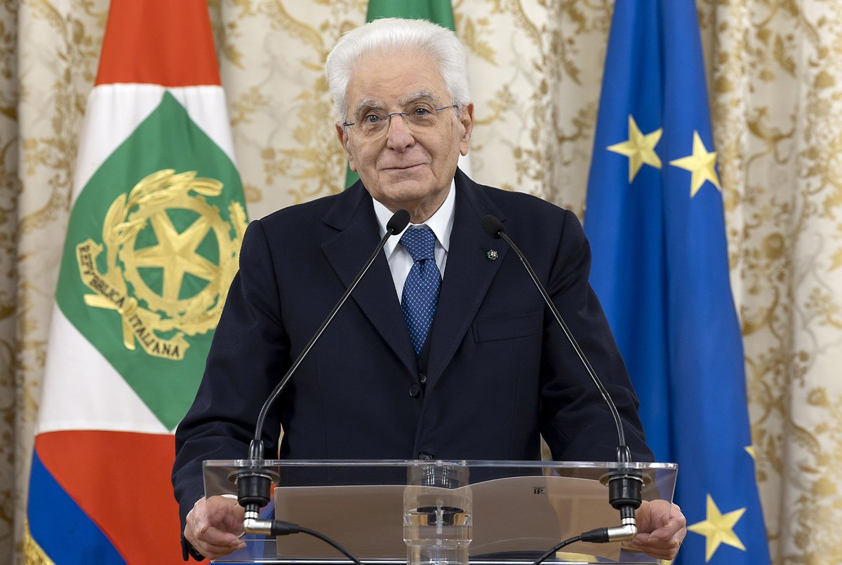 Quirinale's tweet photo. Il Presidente #Mattarella ha incontrato al Quirinale i vincitori del concorso per Segretari di Legazione - corso "Tosca Barucco".
Il video: https://t.co/d68KGNa5ps https://t.co/0DsD90uDGa