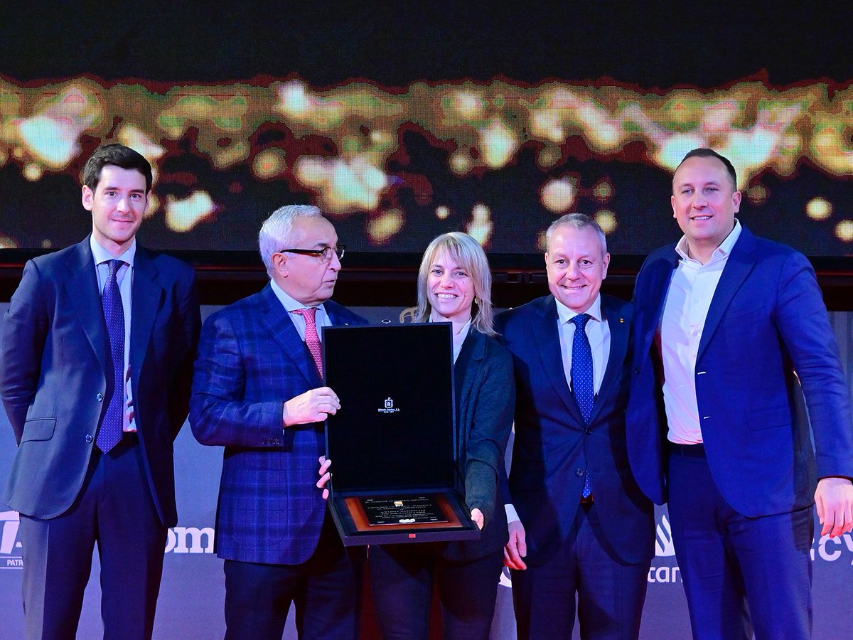 Granollers (@granollers) on Twitter photo 🏅 L’Ajuntament de Granollers rep la Placa Olímpica del COE. El Comitè Olímpic Espanyol reconeix la tasca de la ciutat en la promoció de l’handbol i el seu compromís amb l’esport i els valors olímpics 🏐
<a href="/COE_es/">Comité Olímpico Español</a> <a href="/RFEBalonmano/">RFEBalonmano</a> @grn_esports 🏅 L’Ajuntament de Granollers rep la Placa Olímpica del COE. El Comitè Olímpic Espanyol reconeix la tasca de la ciutat en la promoció de l’handbol i el seu compromís amb l’esport i els valors olímpics 🏐
<a href="/COE_es/">Comité Olímpico Español</a> <a href="/RFEBalonmano/">RFEBalonmano</a> @grn_esports