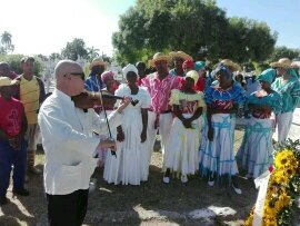 lisaneth205's tweet photo. Con el homenaje en el Cementerio Patrimonial Santa Ifigenia a Joel James Figarola, quien estuviera cumpliendo 85 años, arrancó el último día de este evento.
#ClubDeFansAmigosReligiososDeLaCasaDelCaribe
#ColoquioJoelJames
#CasdelCaribe
#SantiagoDeCuba
#DICS https://t.co/9030rknMx9