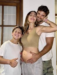 Mirá Daniel Osvaldo, a esta familia no la jode nadie y menos vos que decidiste no pertenecer. Si querias pasar tu cumple con tu hijo lo hubieras invitado. Sos el menos indicado para cuestionar a Jimena vos sorete cósmico. sos un padre abándonico y bastante hizo ella x vos.