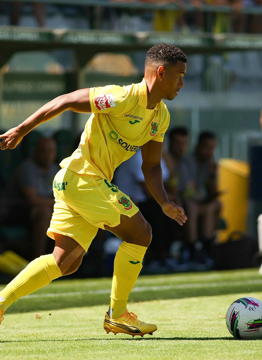 Imprensa local avança que Zé Uilton estará de saída do <a href="/fcpf/">FC Paços de Ferreira</a> . O destino passa pelos Emirados Árabes Unidos.