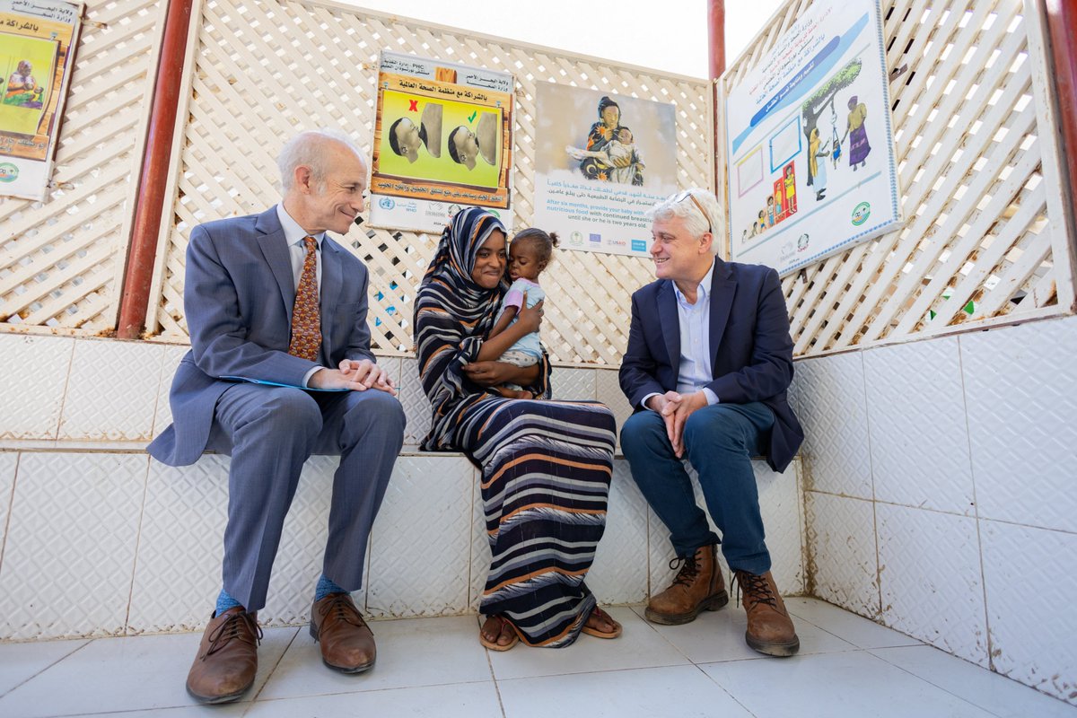 UNICEFSudan's tweet photo. @UNICEFmena Regional Director @E_Beigbeder is in #Sudan.

Today he met 3-year-old Meghat at a @UNICEF-supported stabilization centre

A lifeline providing lifesaving treatment to children suffering from severe acute malnutrition. Key as the nutrition crisis deepens in the country https://t.co/eYbJeXMjsL