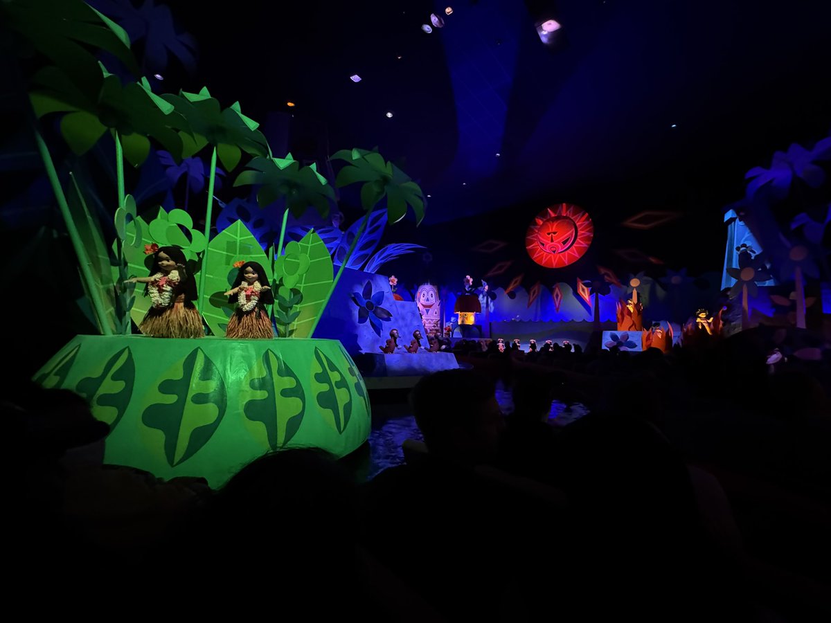 sahilspatel's tweet photo. Dante was wrong. Hell is getting stuck on It's A Small World for 24 minutes. https://t.co/hnbMuMA0Wr