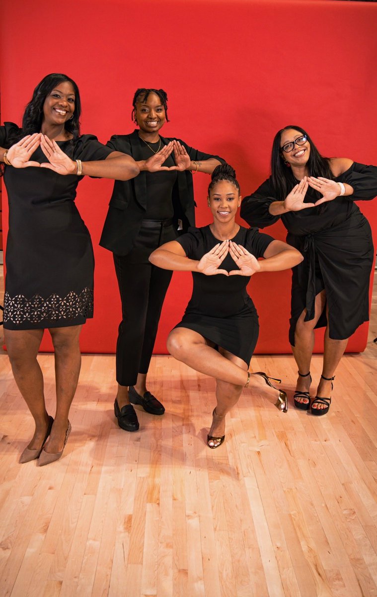 I love doing this job with some of the best in the business 🏀 Happy Founders Day #DeltaSigmaTheta 🔺🐘❤️ ⁦<a href="/KayyJ25/">Kayla Jones</a>⁩ ⁦<a href="/CoachBritMorris/">Brittany Morris</a>⁩ ⁦<a href="/brittanykayeee_/">Brittany K🌻.</a>⁩
