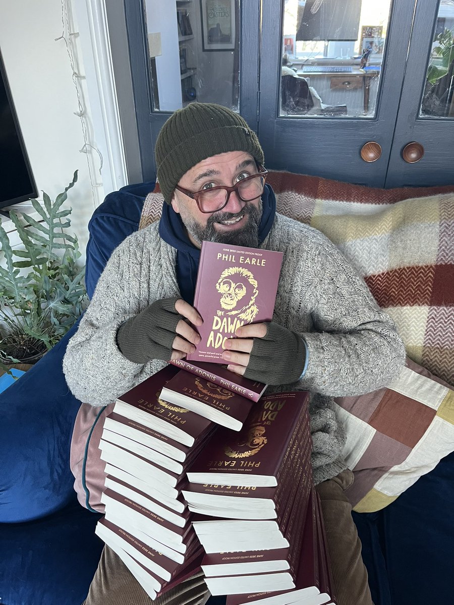COMPETITION FOR TEACHERS/LIBRARIANS!! If you’d like to win an exclusive signed copy of THE DAWN OF ADONIS, follow and RT. UK ONLY.
Thanks all xx