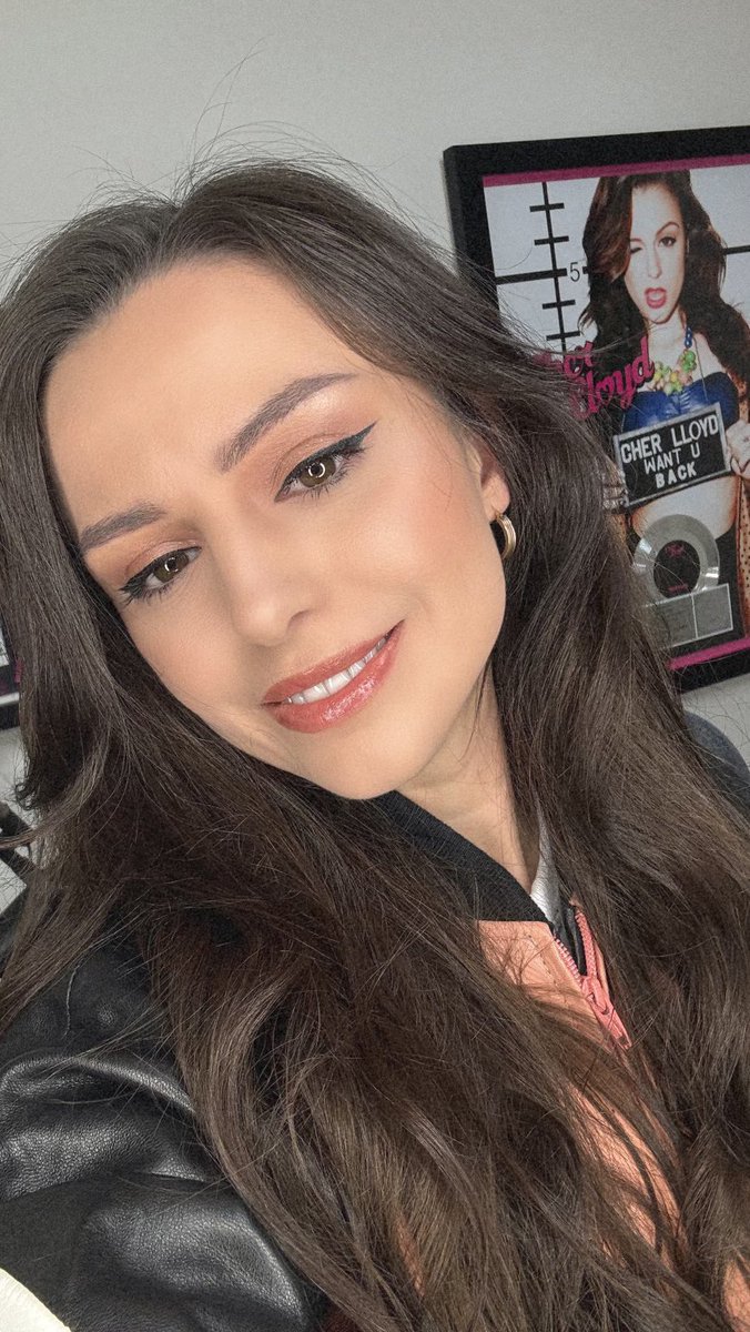 LittleQueenCher's tweet photo. 😍👑 https://t.co/Y5FFiuFs7Q