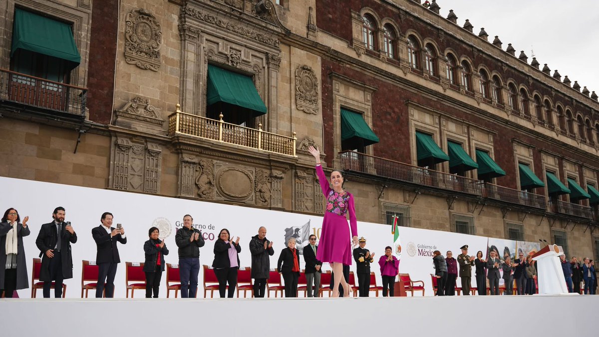 secepedet's tweet photo. 👏 Felicitamos a la Presidenta Claudia Sheinbaum por su trabajo incansable, por su dedicación a quienes más lo necesitan, y por su visión de un México donde nadie quede fuera de las oportunidades. ¡Vamos por más! 🙌

#100DíasDeTransformación #GobiernoParaTodos #NadieSeQuedaAtrás https://t.co/RkSNmEd6rG