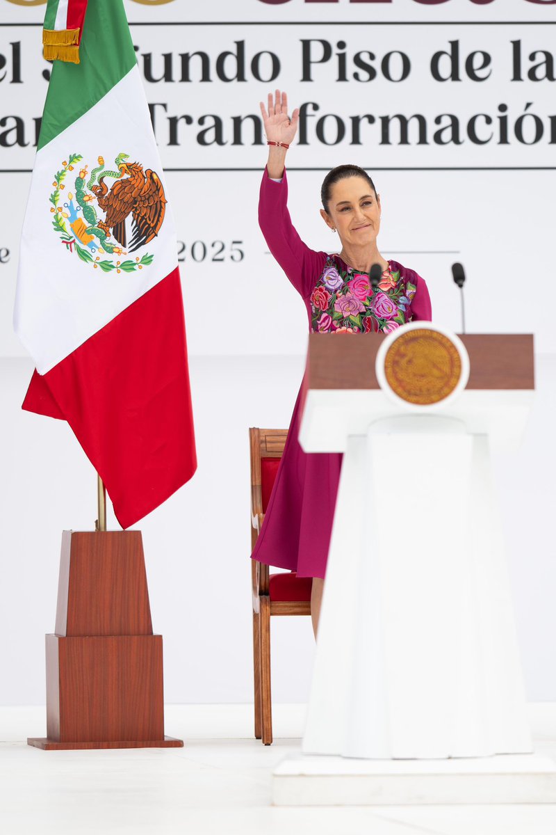 secepedet's tweet photo. 👏 Felicitamos a la Presidenta Claudia Sheinbaum por su trabajo incansable, por su dedicación a quienes más lo necesitan, y por su visión de un México donde nadie quede fuera de las oportunidades. ¡Vamos por más! 🙌

#100DíasDeTransformación #GobiernoParaTodos #NadieSeQuedaAtrás https://t.co/RkSNmEd6rG