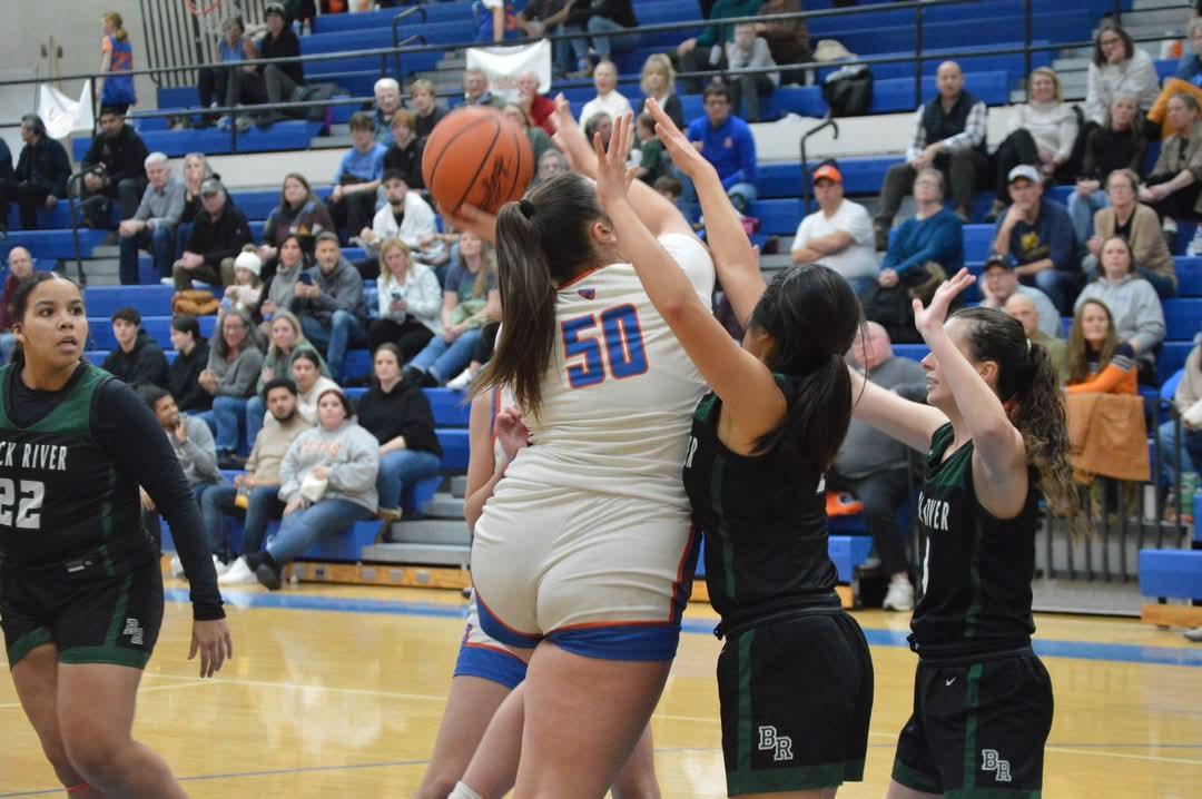chrisgusto77's tweet photo. When the girl guarding you takes a detour to the top of the key(no man's land)  and you get double teamed by little river rats  lmbo
@KennedyGust50 

Been over 2875 days since you beat us 
76-38 win bench play 3rd and 4th 
4 players in double digits 
Until next time🤷‍♀️✌️ https://t.co/IepdDZf7Ri
