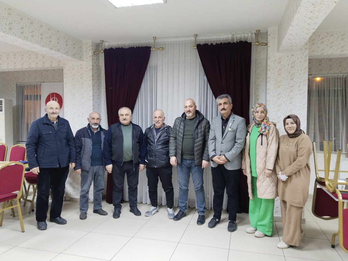 akteperesmi's tweet photo. Aktepe teşkilatı olarak haftalık olağan toplantımızı Fatih Erdoğan, kadın kollarımız Zehra Hanım ve Canan hanımın katılımlarıyla gerçekleştirdik toplantımız   Hayır'lara vesile olsun. 13.01.2025 🇹🇷 https://t.co/AJhqQ339is