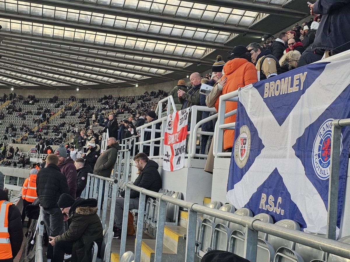 Slondoner's tweet image. What a day supporting @bromleyfc in Newcastle yesterday. So proud of everyone, and the team allowed us a while to dream. A day to live forever in the memories of all of us 🤍🖤🤍#WeAreBromley