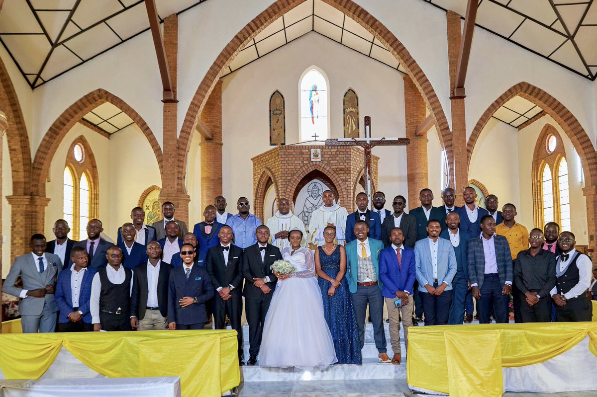 So Long As It Involves Any EntumwA, Trust Us To Always Turn Up! 

Congratulations Mr and Mrs Mike Nasasira

#Endless_Brotherhood
#BaddizoMustMarry