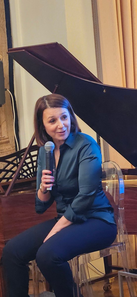 ItalyinUK's tweet photo. Amb @InigoLND hosts the presentation of "Il regno fragile" by @TITTIPRICE, covering #Brexit, the passing of Queen Elizabeth II after 70 years of reign and the return of the Labour Party to power. Thanks to Prof. @VEParsi1 and @alessandrarizzo for their insightful contributions. https://t.co/1PbBF2INQU