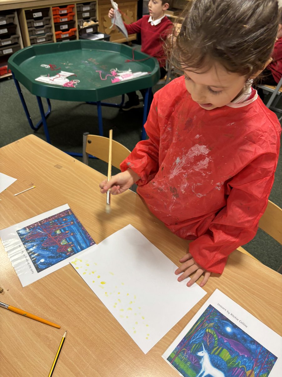 Learning about Scotland, Learning through play ❤️ 🌎 🏴󠁧󠁢󠁳󠁣󠁴󠁿 Our artists creating art inspired by <a href="/RitchieCollins_/">Ritchie Collins</a> A busy start to this week in p1/2!@StTeresasPS