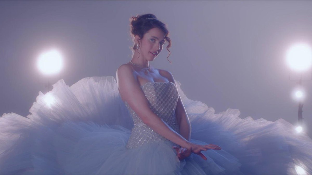 Margaret Qualley wins Best Supporting Actress for ‘THE SUBSTANCE’ at the North Dakota Film Society Awards.