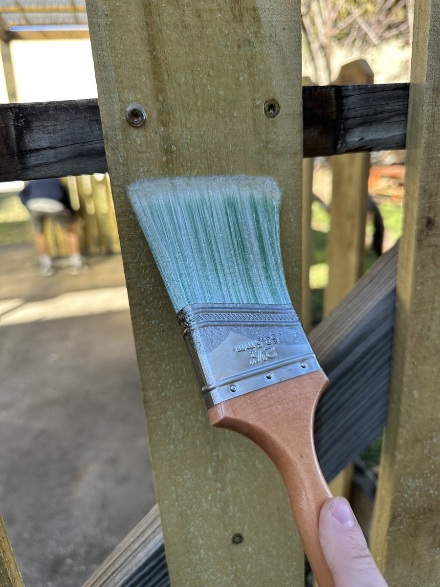 mason_oz's tweet photo. Another 2nd Saturday success at sunrise homeless center. Defrosted a fridge and stained a fence. 2 hours went by quick! https://t.co/9qwGRubb2T