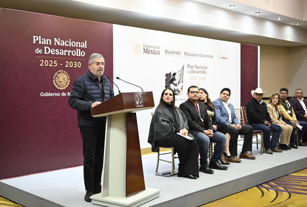 📸 En Hermosillo, el canciller Juan Ramón de la Fuente inauguró el foro de consulta pública para el #PlanNacionalDeDesarrollo 2025-2030, realizado en Sonora con la colaboración de la <a href="/SRE_mx/">Relaciones Exteriores</a> y el <a href="/gobiernosonora/">Gobierno del Estado de Sonora</a>, para dialogar sobre los retos y las oportunidades existentes en