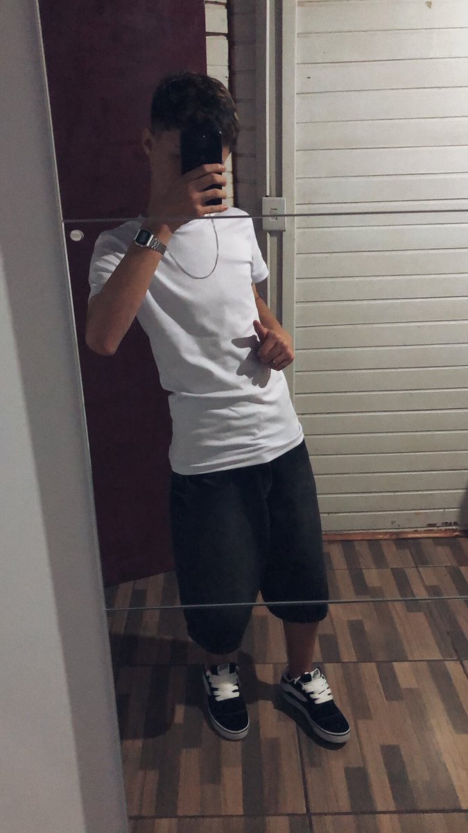 robzx0o's tweet photo. mais 2 reais comprava uma calça 😍 https://t.co/nFkJ5dRnG5