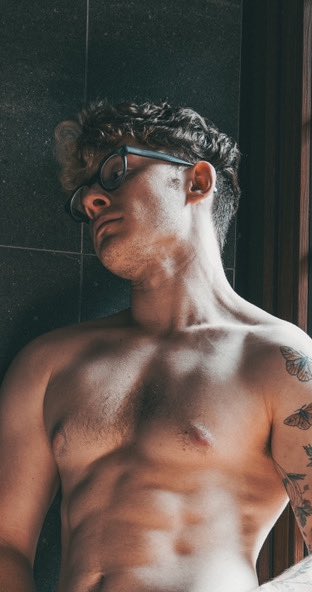 Trying to decide on a back tattoo https://t.co/tCJrRNskne