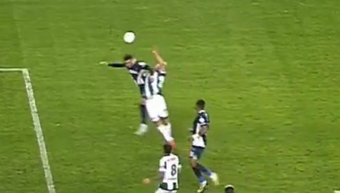 İzledin mi sende tiyatroyu Acun'un maşası? <a href="/gokhanozoguz/">Gökhan Özoğuz</a> 

Auta çıkan toptan gol attınız!

Tadic'e kırmızı kart çıkmadı!

Kostic'e kırmızı kart çıkmadı!

Fred'e kırmızı kart çıkmadı!

Dzeko'ya kırmızı kart çıkmadı!

Konyaspor'un penaltısı verilmedi!
#ŞikecileriKollayanVAR