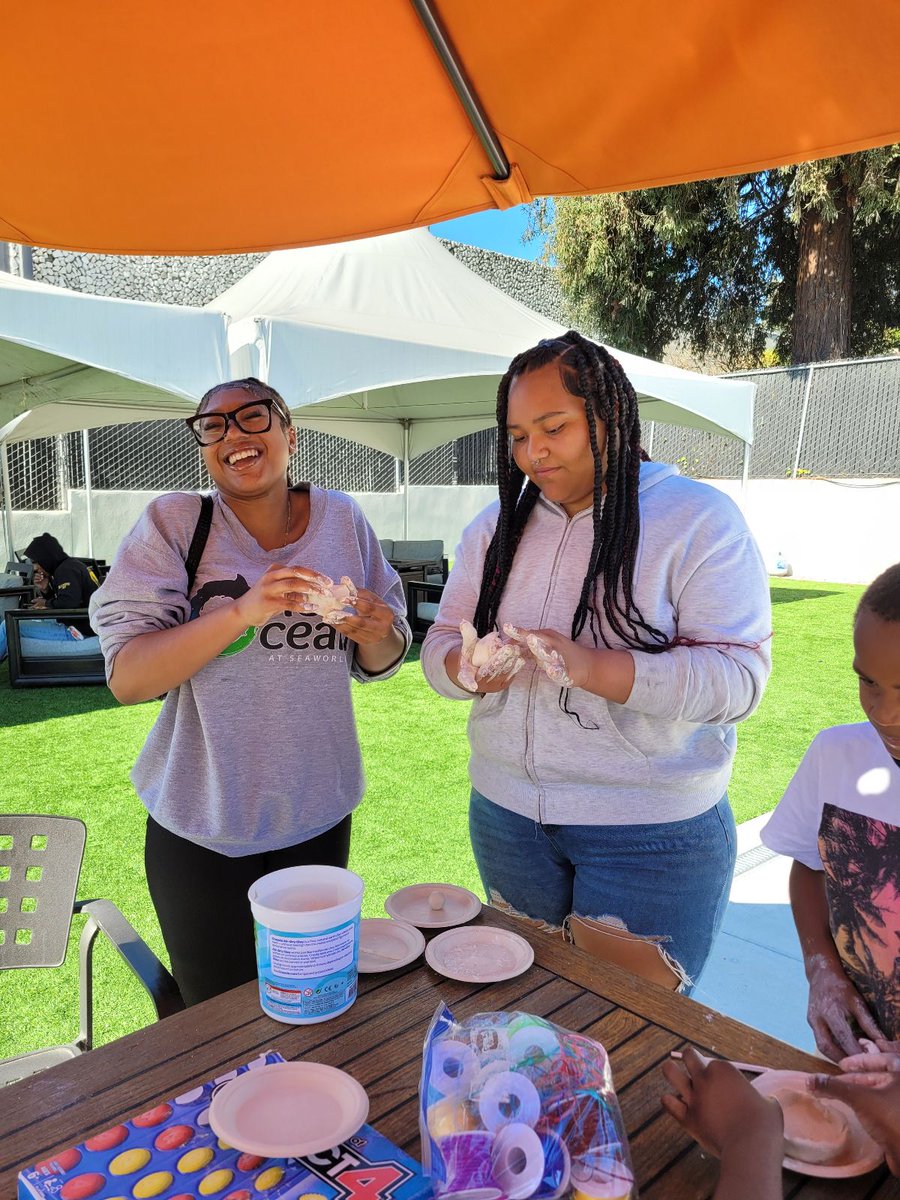 RootsEmpowers's tweet photo. Molding memories and sculpting our way into 2025 at #KickbackFriday! 🎉
We’ve got food, fun activities, and music—ALL FREE! 🙌🏾
Our doors are open this Friday, January 17th, from 3pm-5pm at Armstead Hall (for ages 13-24).
#RootsEmpowers #EastOakland #YPWC https://t.co/nqqN7hRzlE