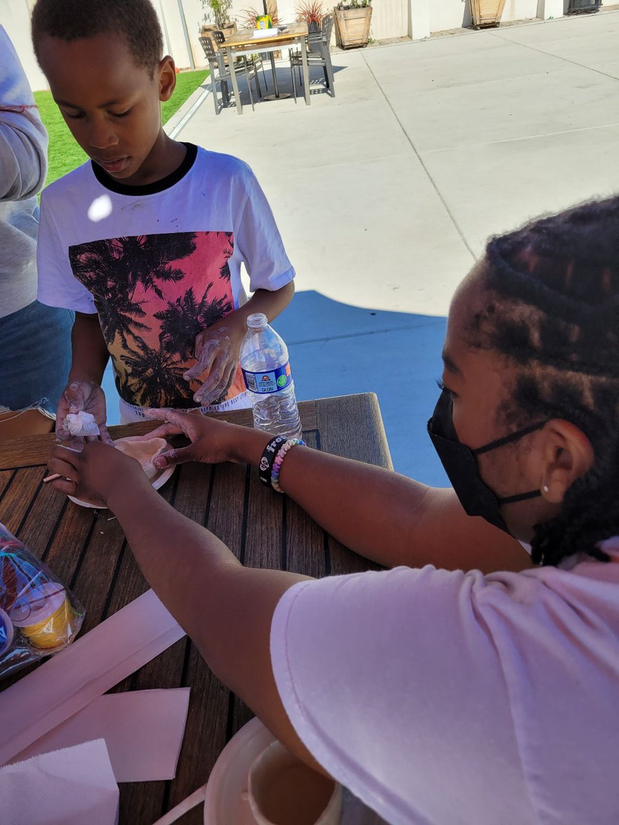 RootsEmpowers's tweet photo. Molding memories and sculpting our way into 2025 at #KickbackFriday! 🎉
We’ve got food, fun activities, and music—ALL FREE! 🙌🏾
Our doors are open this Friday, January 17th, from 3pm-5pm at Armstead Hall (for ages 13-24).
#RootsEmpowers #EastOakland #YPWC https://t.co/nqqN7hRzlE