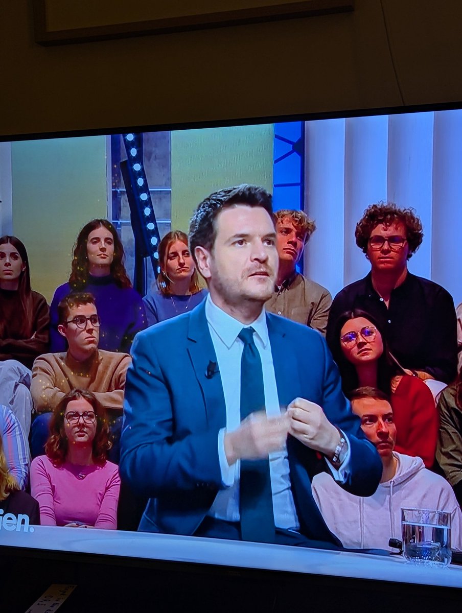 HemeStream's tweet photo. Pourquoi il y a @_Amixem sur @Qofficiel ? 😂 https://t.co/uJEZmgc0SP
