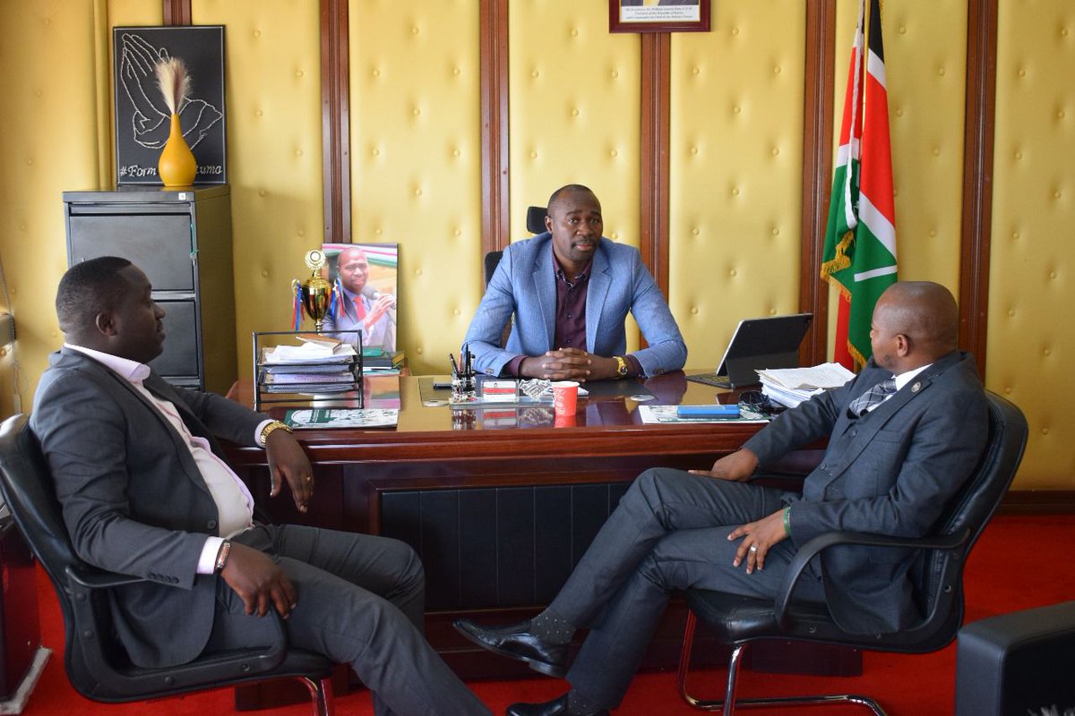CGW_Kenya's tweet photo. ROLE OF PARLIAMENTARIANS IN TRANSPARENCY AND ACCOUNTABILITY.
Our ED, Kevin Osido, met with the Chair and CEO of the @YoungMPsKenya (KYPA), Hon. Gitonga Mukunji, M.P. and @AnthonyBuluma , respectively.
#DefendMyFuture
#AMKA
#StayWoke
#AmkaStayWoke https://t.co/XZ8KmAbk3D