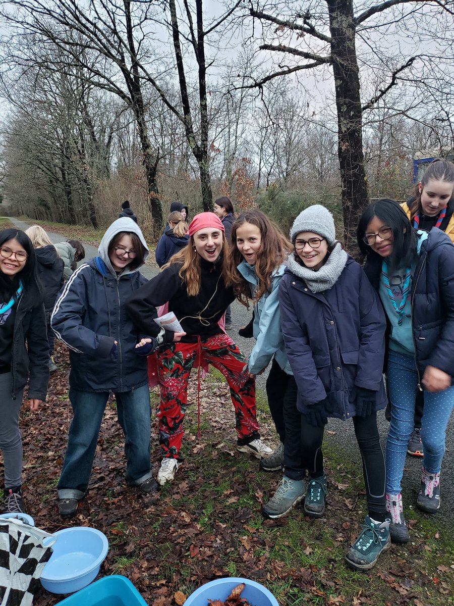 EEDF_merignac's tweet photo. Ce week-end nous étions en week-end festif 🎁
Au cœur de l’Entre-2-Mers, nos jeunes ont vécu un beau week-end scout et laïque avec leurs responsables. 🌱
#scouts #laiques #EEDF https://t.co/F54EPuQVSo