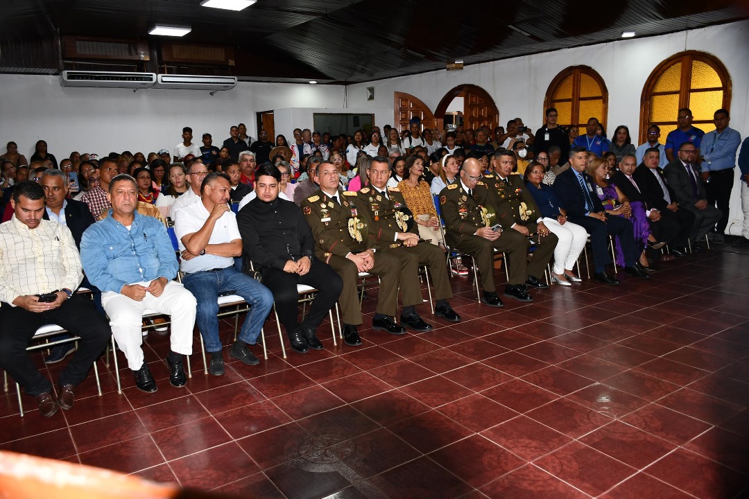 La Defensoría Del Pueblo Delegada Delta Amacuro, Dulce Mirabal Hernández, realiza acto de presencia en la instalación de la junta directiva del periodo 2025 del Clebda, en conjunto con otras autoridades.