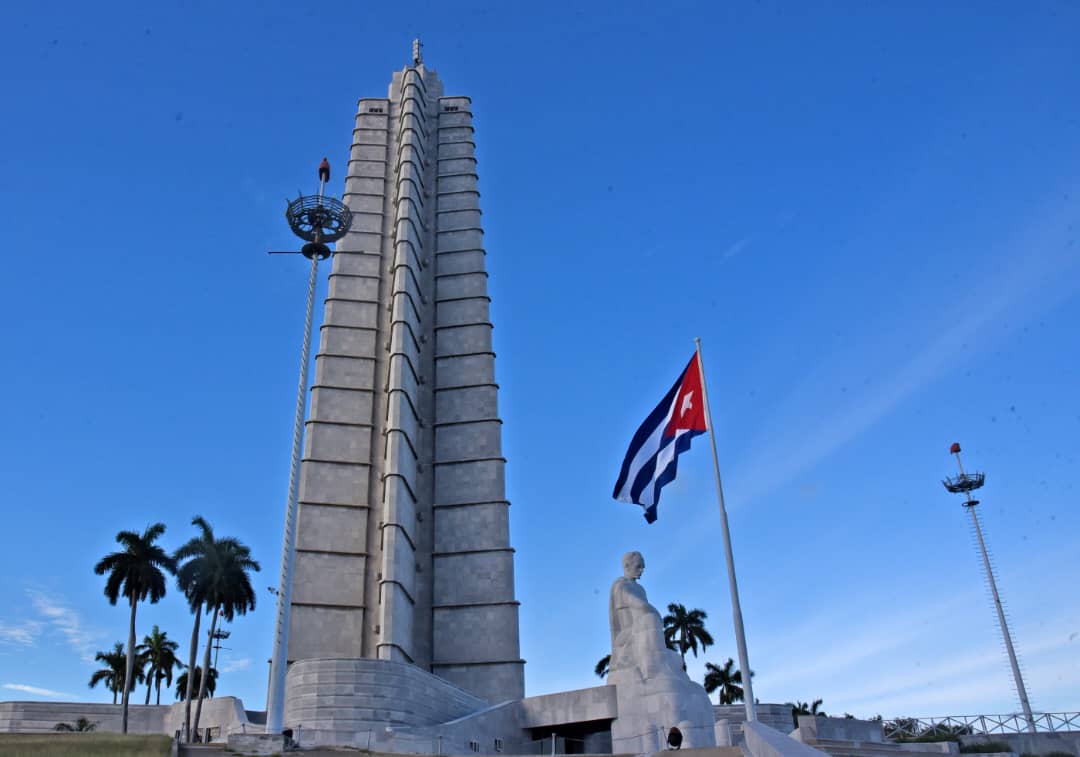 PartidoPCC's tweet photo. “Martí nos enseñó su ardiente patriotismo, su amor apasionado a la libertad, la dignidad y el decoro del hombre, su repudio al despotismo y su fe ilimitada en el pueblo"

Fidel https://t.co/dQ0p6vkDRX