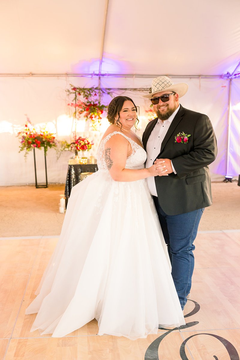 strutbridal's tweet image. On May 27th, Miah and Zachary said "I do" surrounded by their beloved family and friends. Their wedding was a stunning spring celebration filled with vibrant colors and an unmistakable Arizona vibe that brought their vision to life.#plussizebride #curvybride