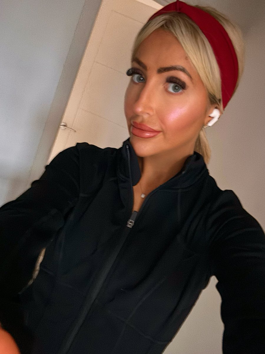 Stoma Babe tweet media